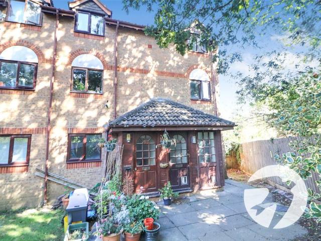 2 bedroom maisonette for sale