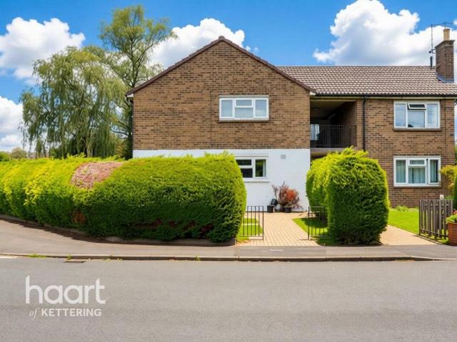 2 bedroom maisonette for sale