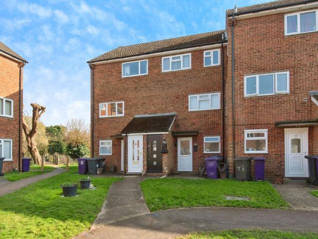 2 bedroom maisonette for sale