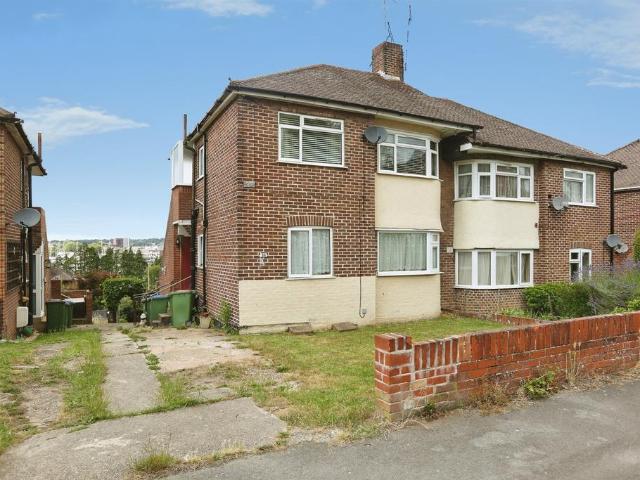 2 bedroom maisonette for sale
