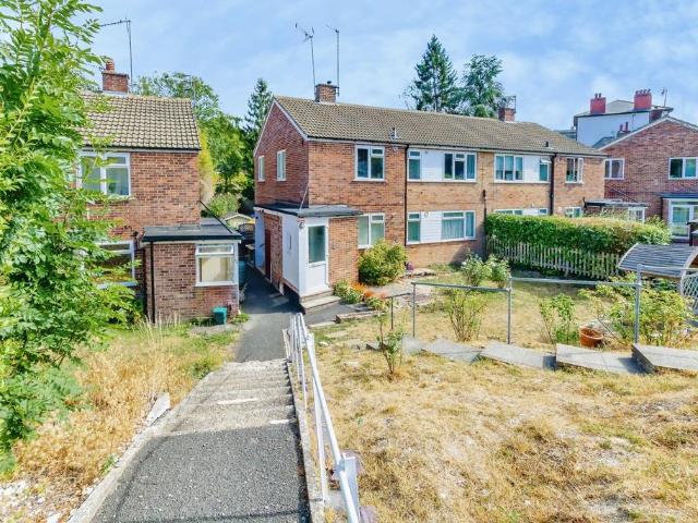 2 bedroom maisonette for sale