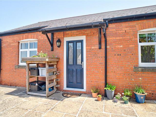 2 bedroom maisonette for sale