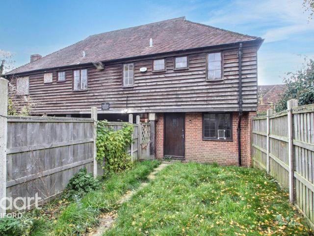 2 bedroom maisonette for sale