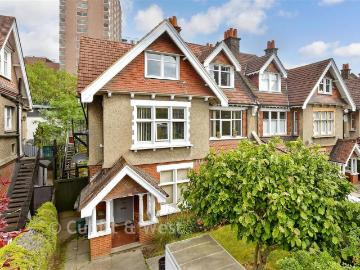 2 bedroom maisonette for sale