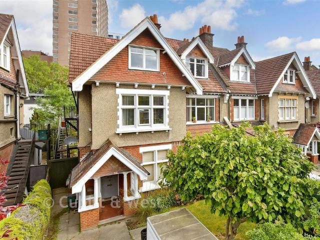 2 bedroom maisonette for sale