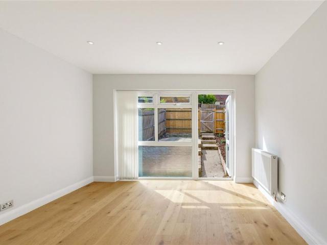 2 bedroom maisonette for sale