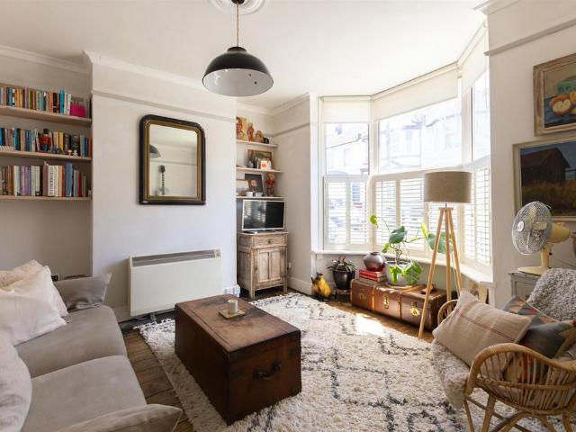 2 bedroom maisonette for sale