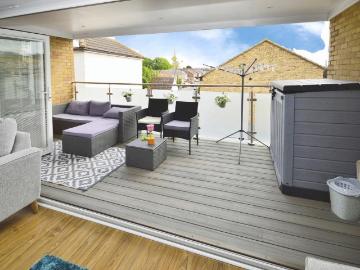 2 bedroom maisonette for sale