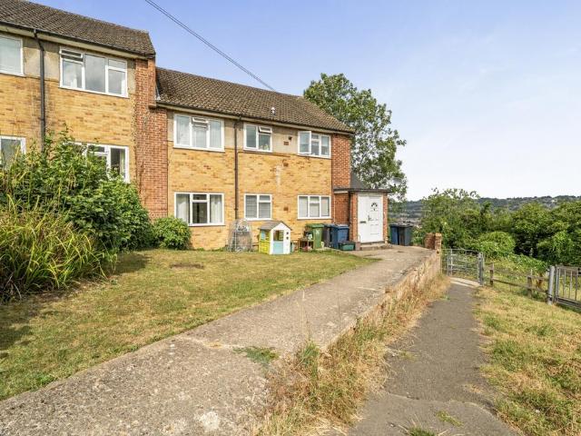 2 bedroom maisonette for sale