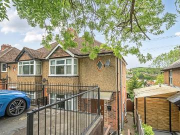 2 bedroom maisonette for sale