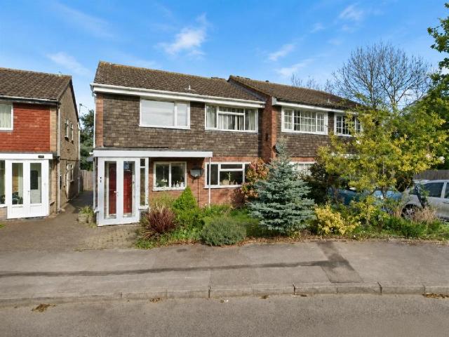 2 bedroom maisonette for sale