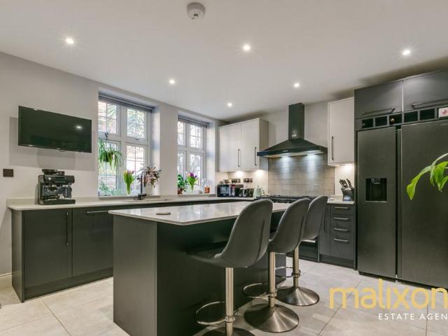 2 bedroom maisonette for sale