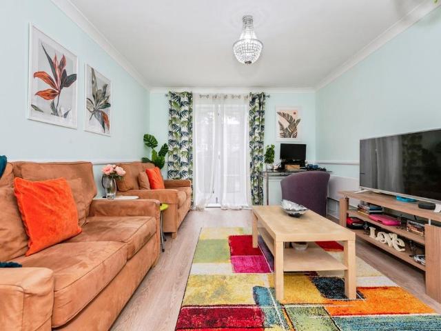 2 bedroom maisonette for sale