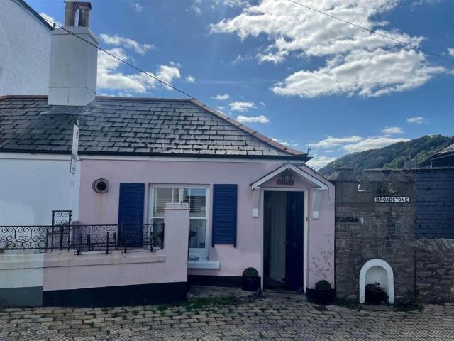 2 bedroom maisonette for sale