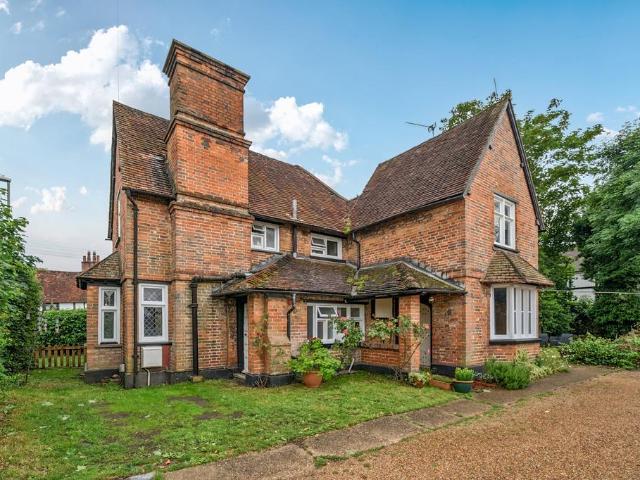 2 bedroom maisonette for sale