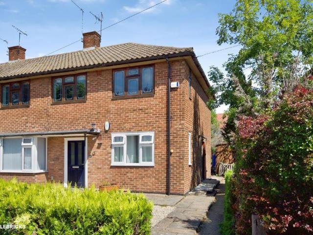2 bedroom maisonette for sale