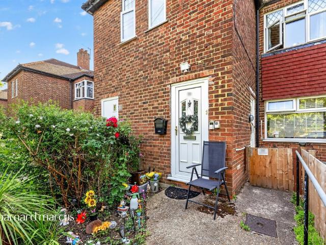 2 bedroom maisonette for sale