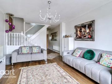 2 bedroom maisonette for sale