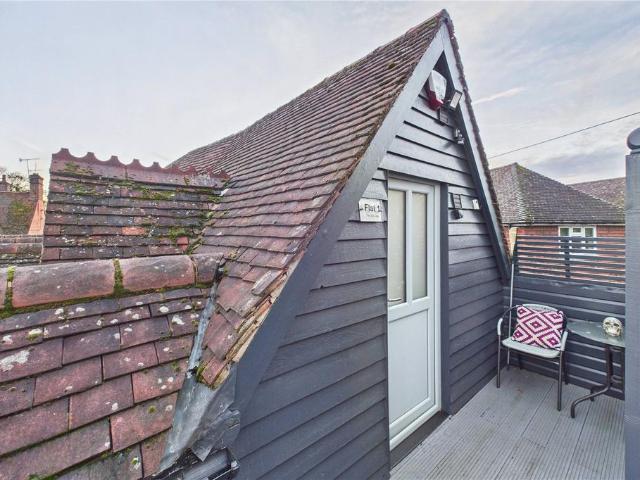 2 bedroom maisonette for sale