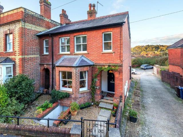 2 bedroom maisonette for sale