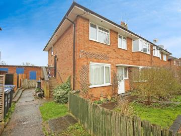 2 bedroom maisonette for sale