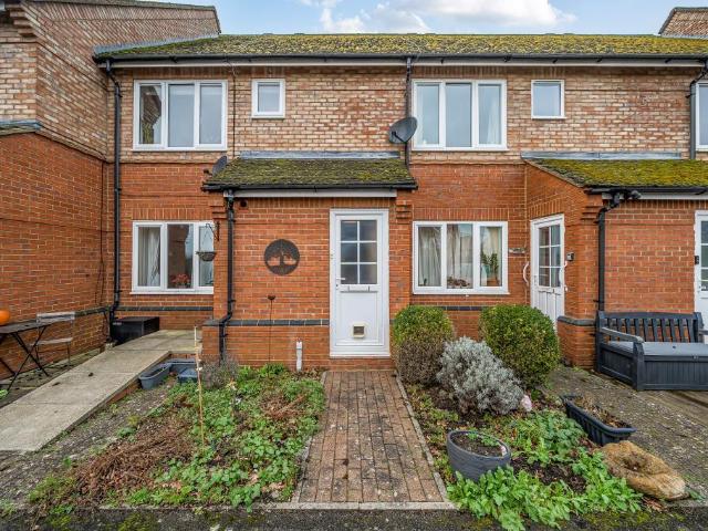 2 bedroom maisonette for sale