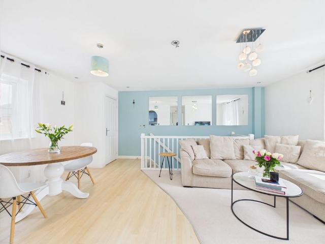 2 bedroom maisonette for sale