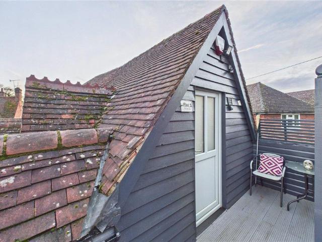 2 bedroom maisonette for sale