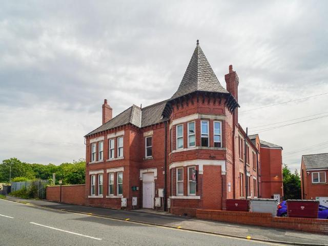 2 bedroom maisonette for sale