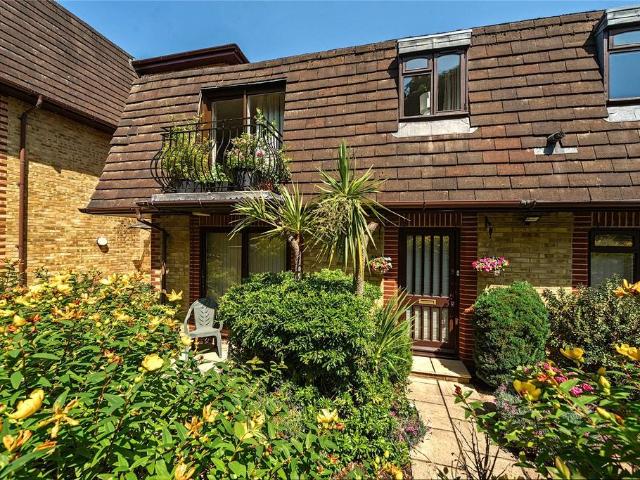 2 bedroom maisonette for sale