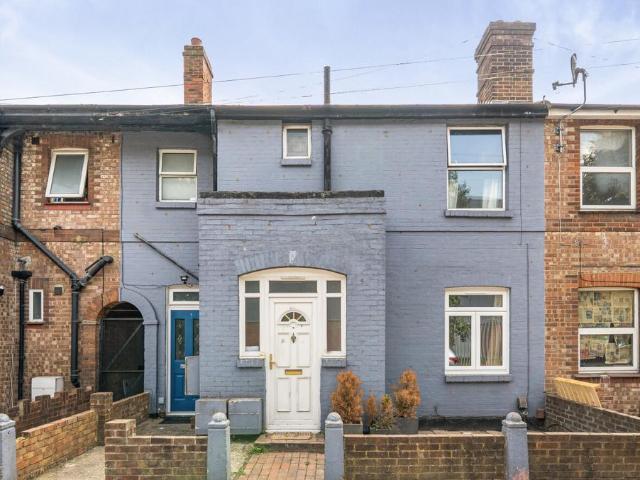 2 bedroom maisonette for sale
