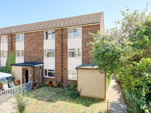 2 bedroom maisonette for sale