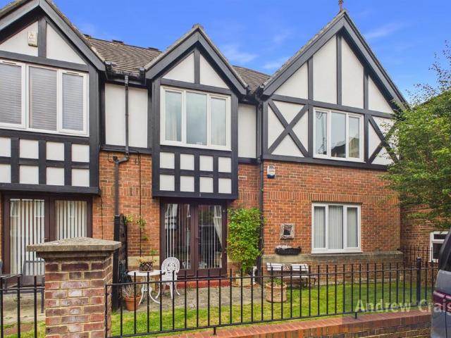 2 bedroom maisonette for sale