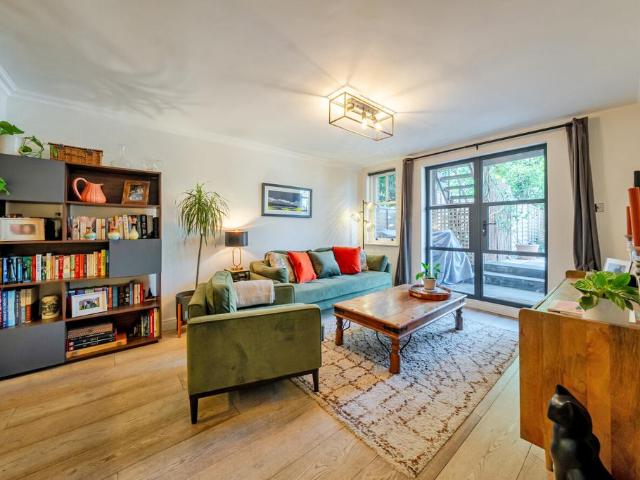 2 bedroom maisonette for sale