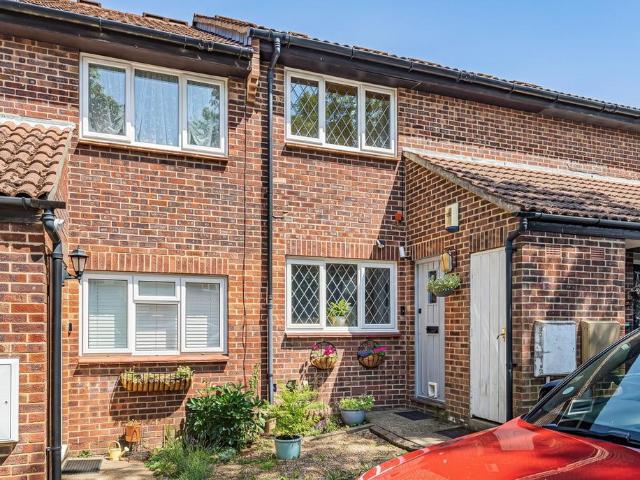 2 bedroom maisonette for sale