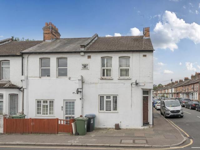 2 bedroom maisonette for sale
