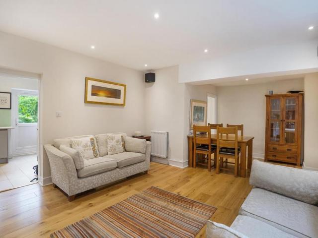 2 bedroom maisonette for sale