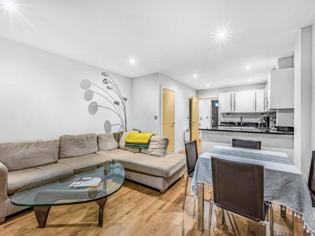 2 bedroom maisonette for sale