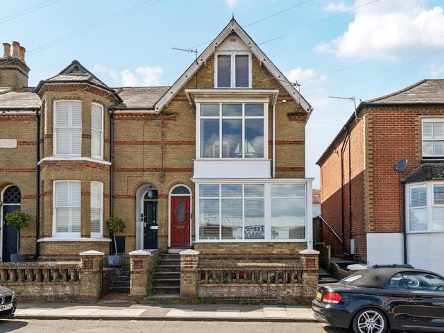 2 bedroom maisonette for sale