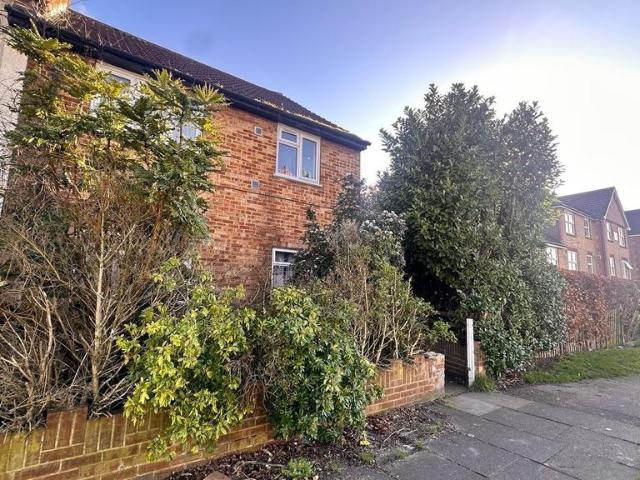 2 bedroom maisonette for sale