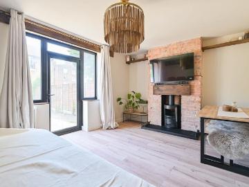 2 bedroom maisonette for sale