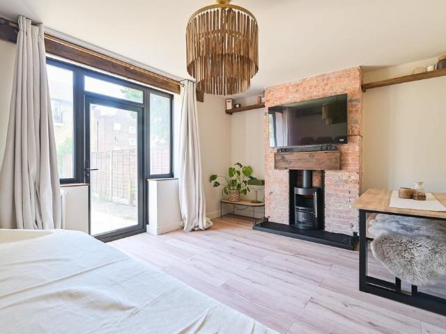 2 bedroom maisonette for sale