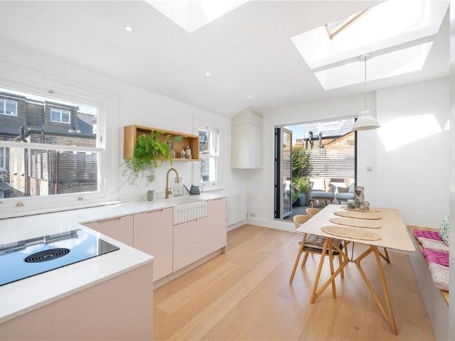 2 bedroom maisonette for sale