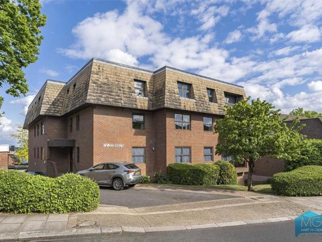 2 bedroom maisonette for sale