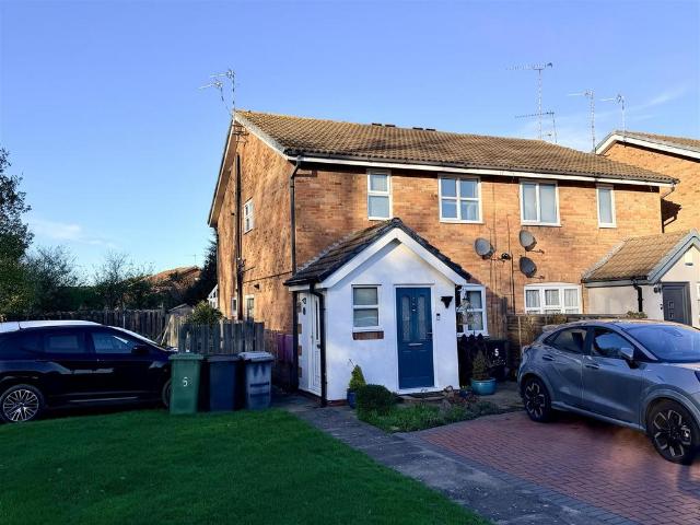 2 bedroom maisonette for sale