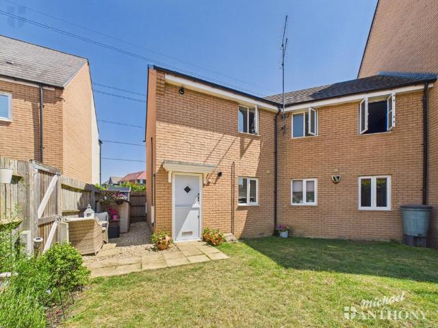 2 bedroom maisonette for sale