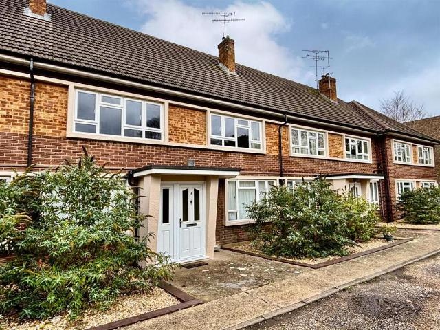 2 bedroom maisonette for sale
