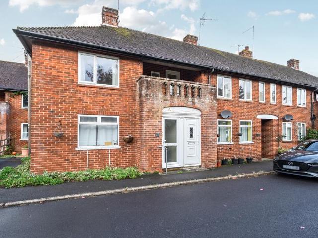 2 bedroom maisonette for sale