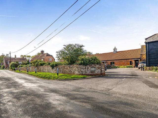 2 bedroom maisonette for sale