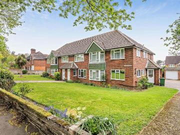 2 bedroom maisonette for sale